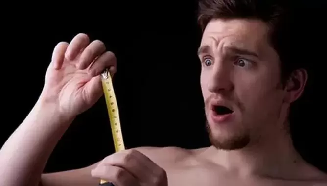 muškarac izmjerio svoj penis prije povećanja